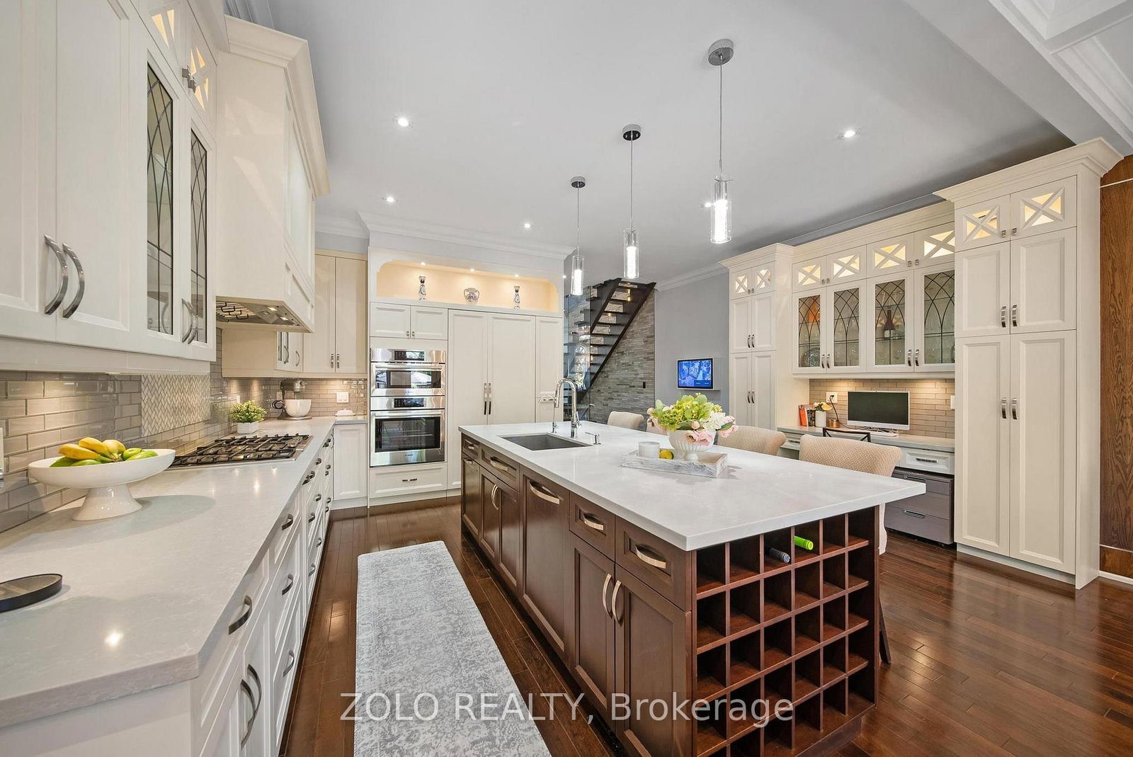 168A Lake Promenade • Toronto, ON photo 13