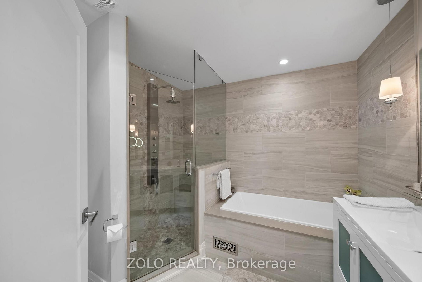 168A Lake Promenade • Toronto, ON photo 25