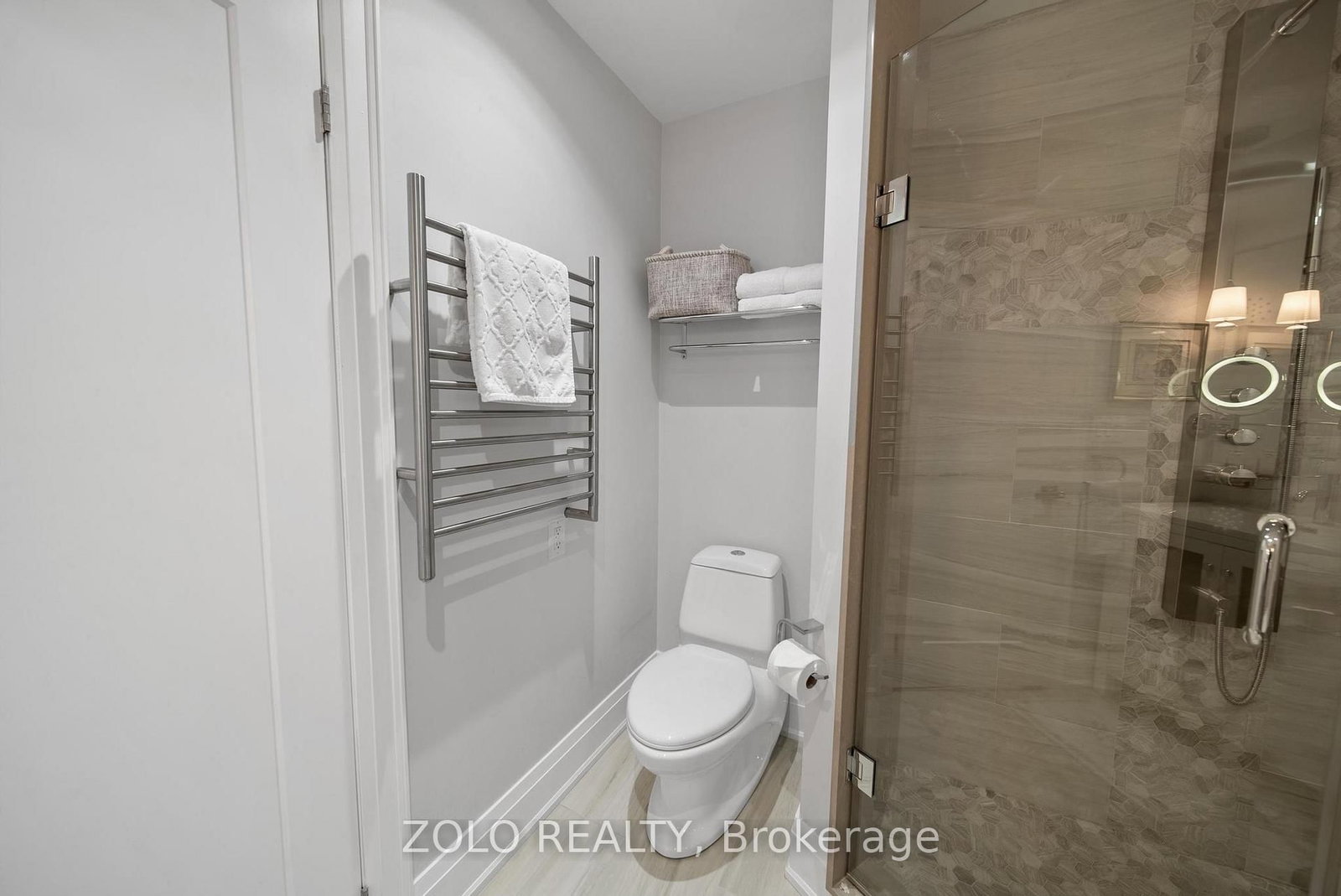 168A Lake Promenade • Toronto, ON photo 26