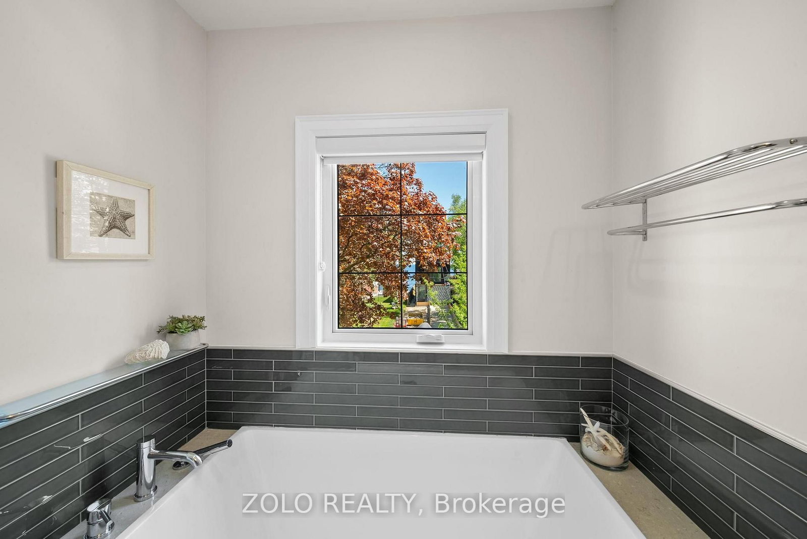 168A Lake Promenade • Toronto, ON photo 33