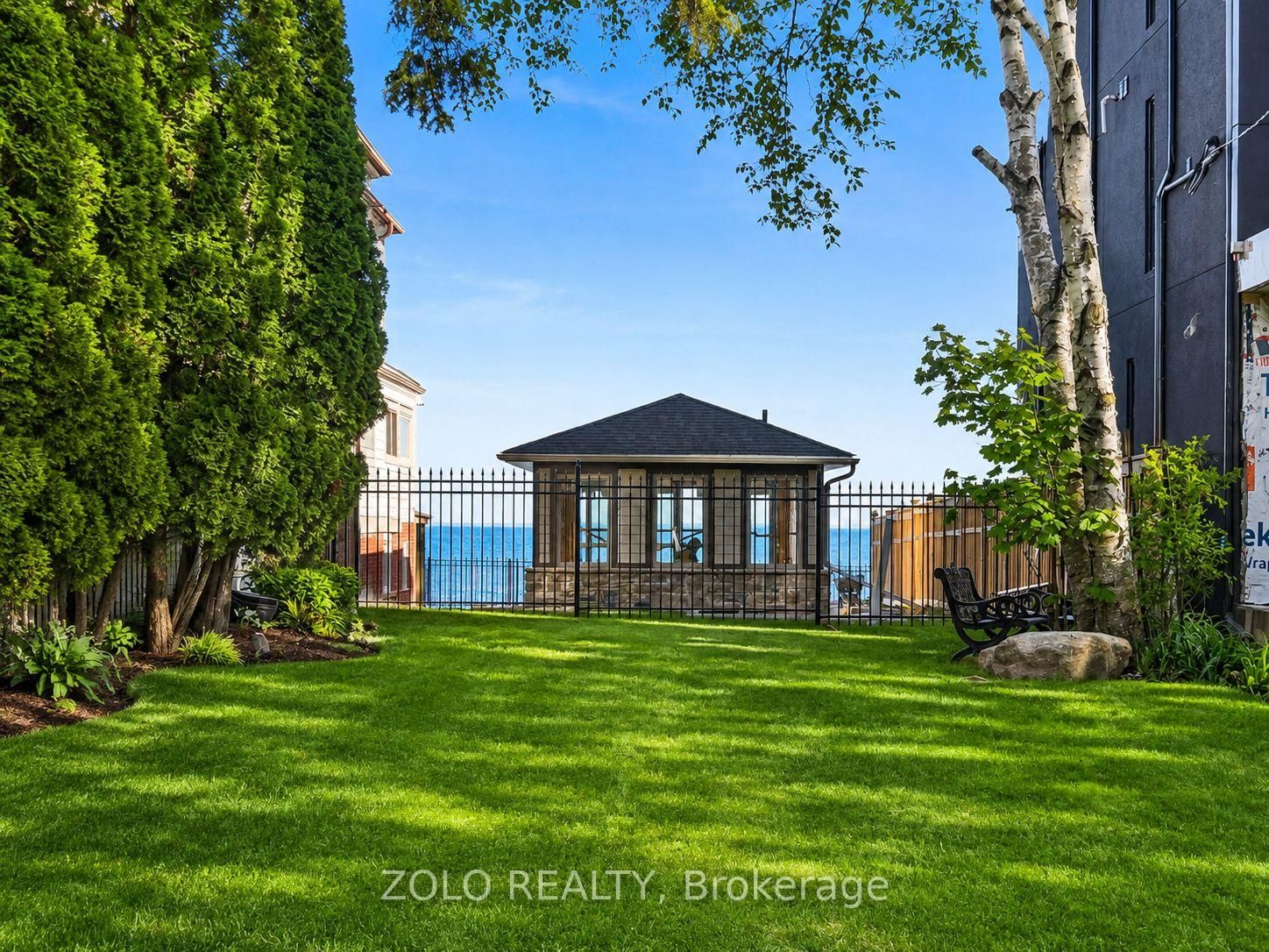 168A Lake Promenade • Toronto, ON photo 6
