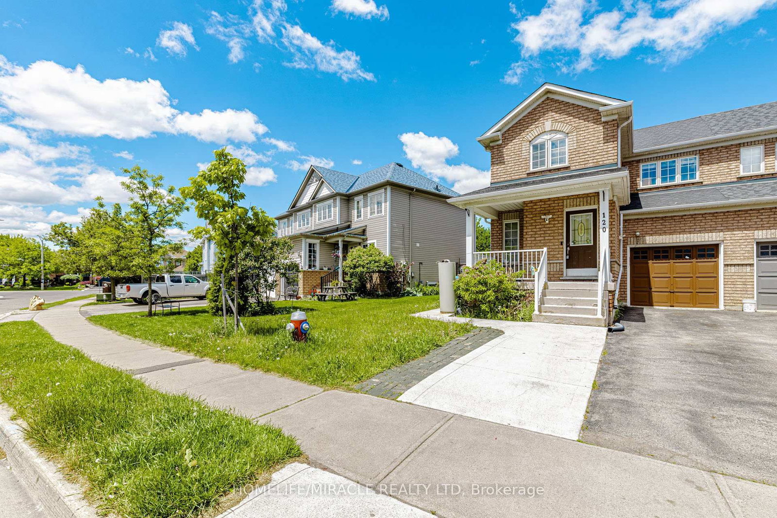 120 Viceroy Crescent • Brampton, ON photo 2