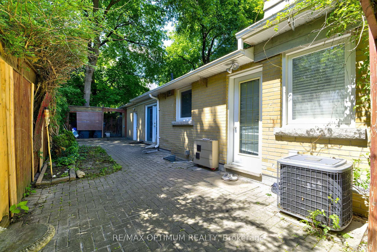18 Armstrong Street • Brampton, ON photo 39