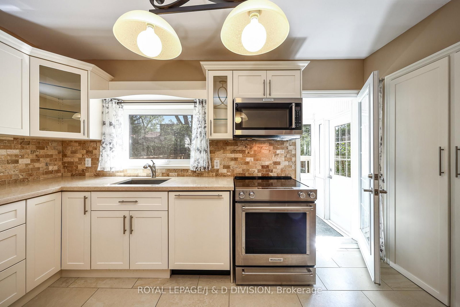 553 Runnymede Road • Toronto, ON photo 14