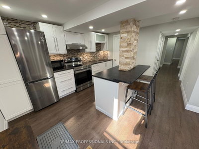 Unit Lower — 19 Elmbrook Crescent — photo 3