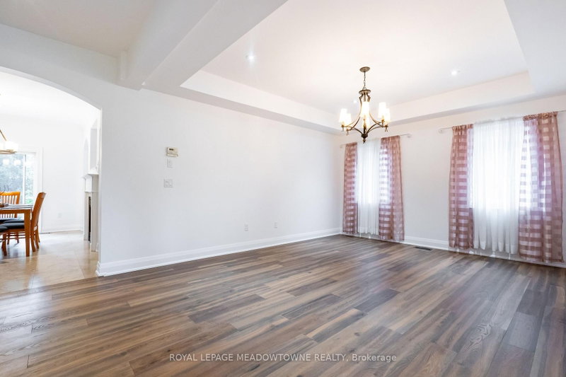 26 Emperor Brampton,ON L6P 1X5 — Photo 5