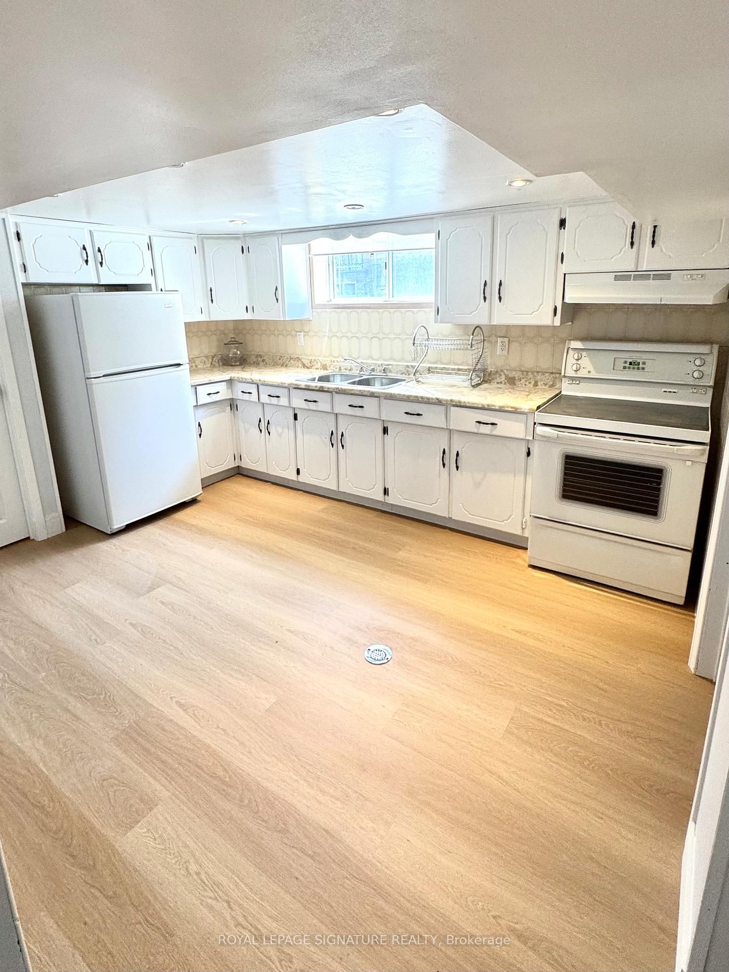 Lower-36 Ashmore Avenue, Toronto, ON, photo 3