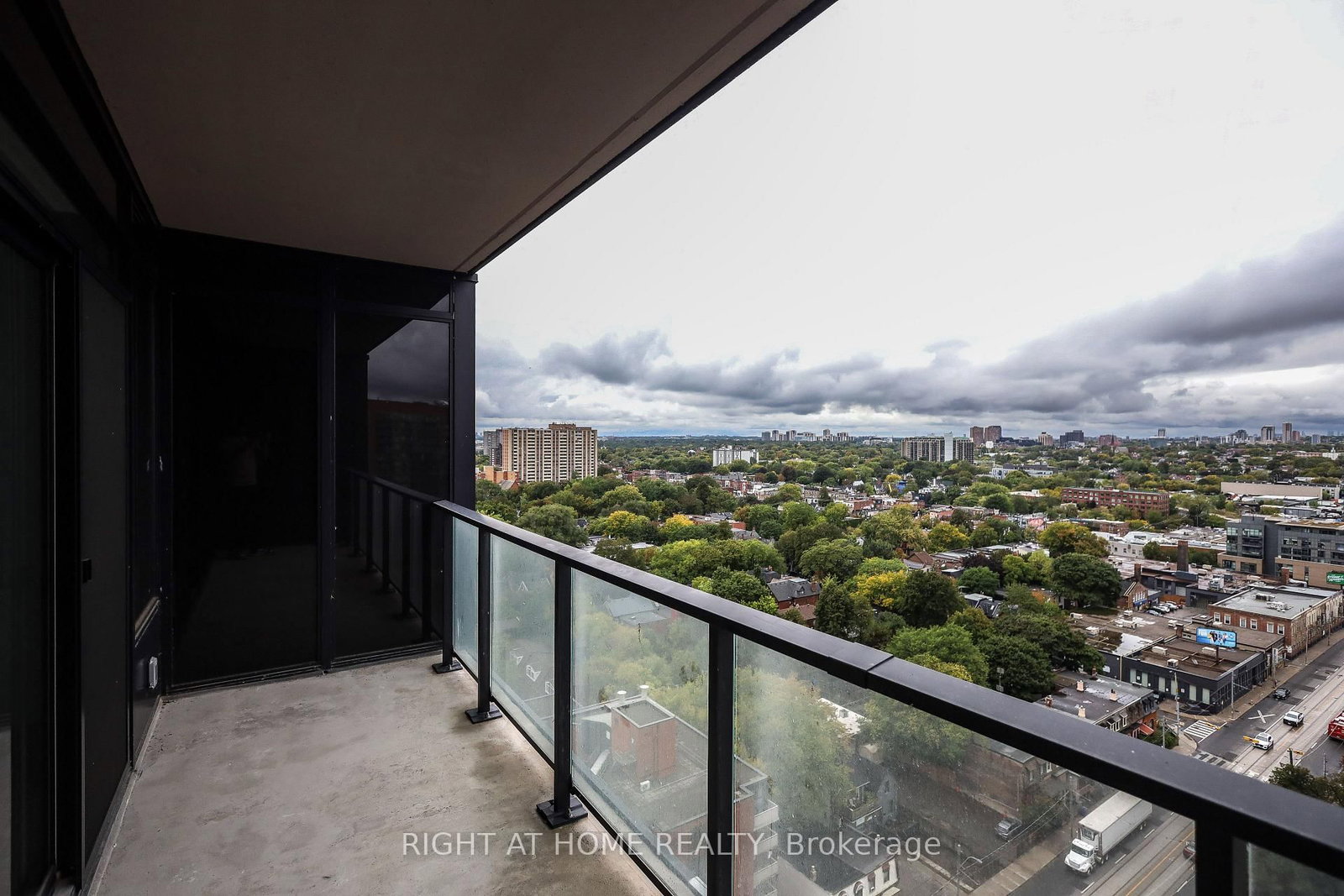 285 Dufferin Street • #1608 • Toronto, ON photo 17