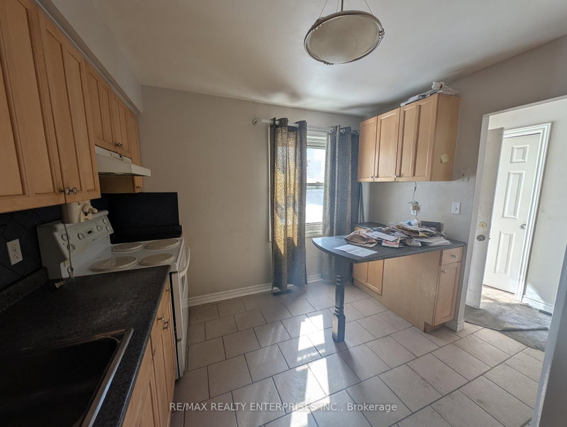 9 - 3665 Flamewood Drive
