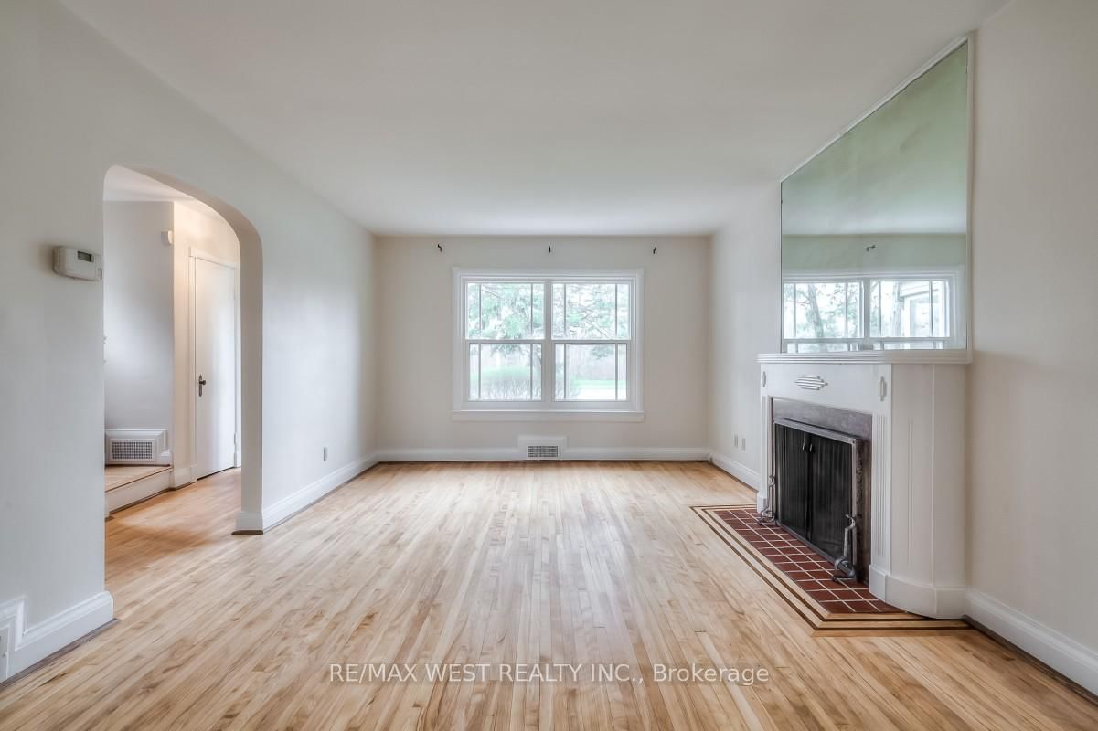 1109 Royal York Road - Photo 5