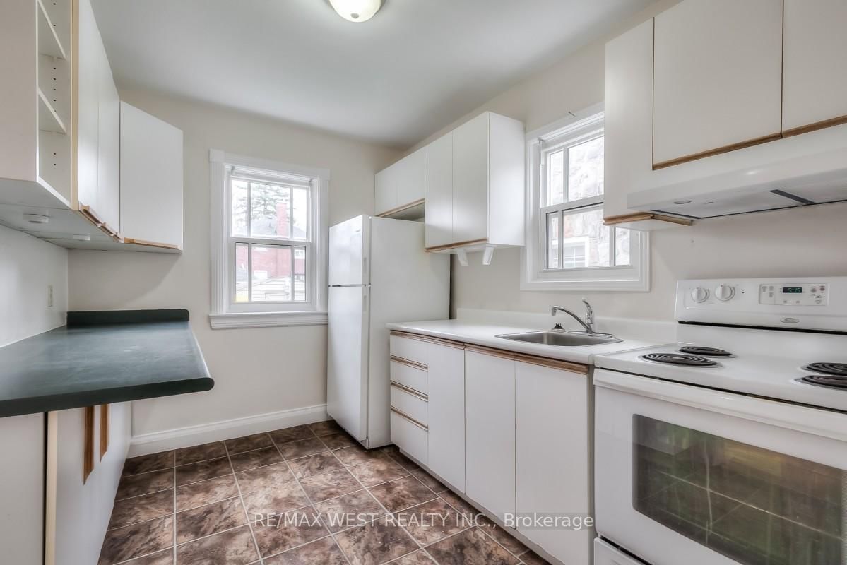 1109 Royal York Road - Photo 7