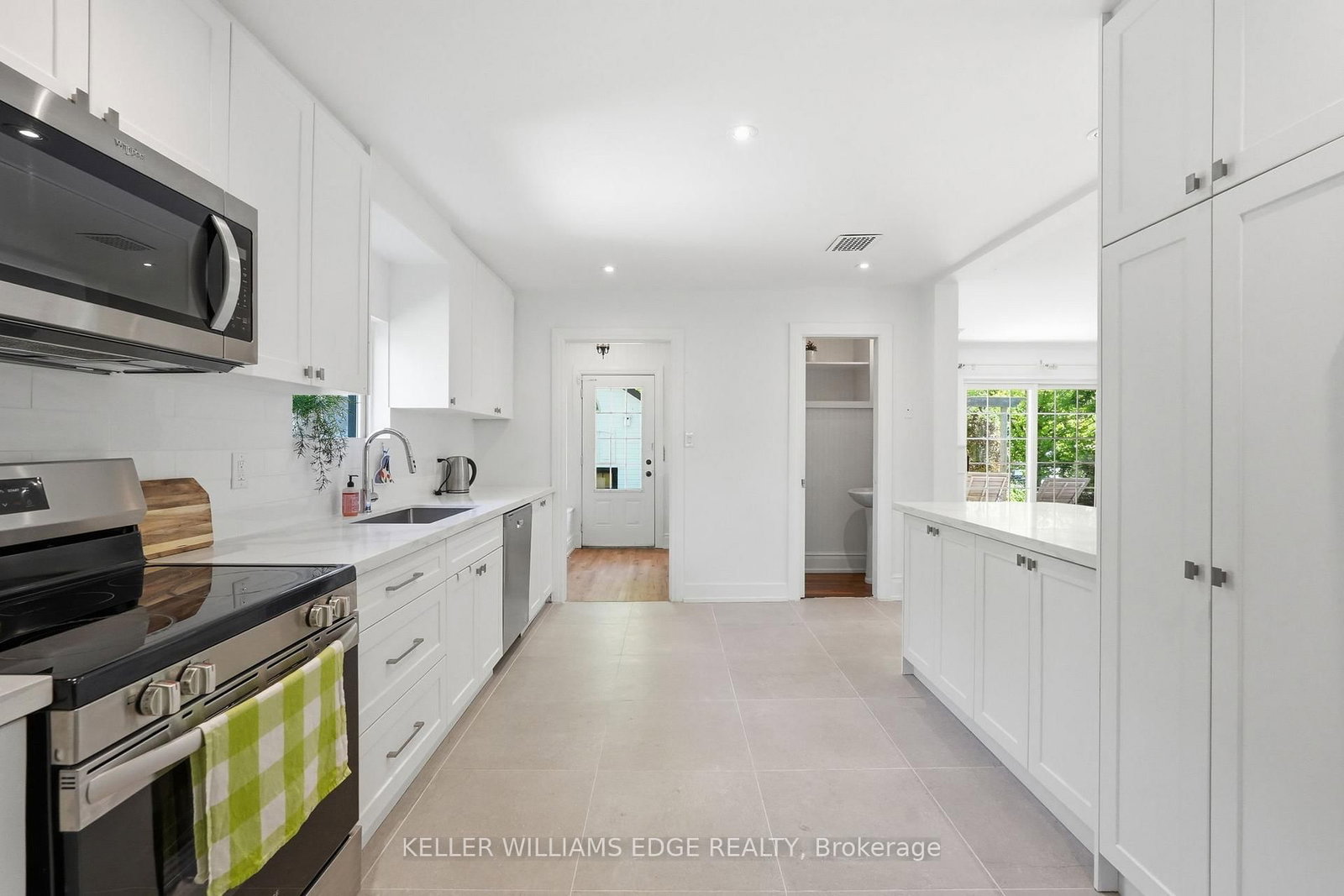 6123 Guelph Line • Burlington, ON photo 11