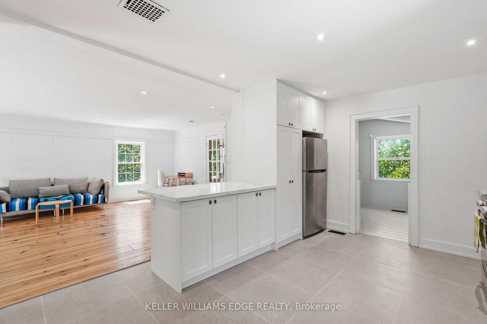 6123 Guelph Line • Burlington, ON photo 13
