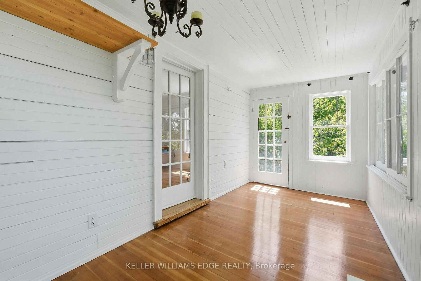 6123 Guelph Line • Burlington, ON photo 18