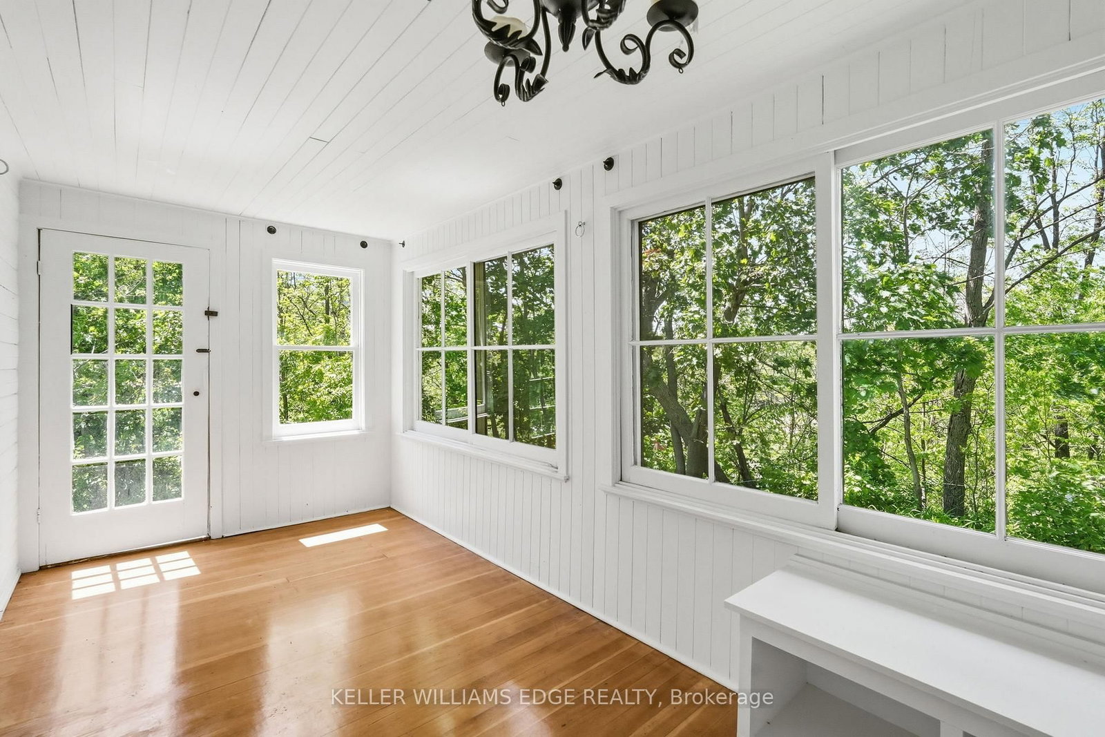 6123 Guelph Line • Burlington, ON photo 20