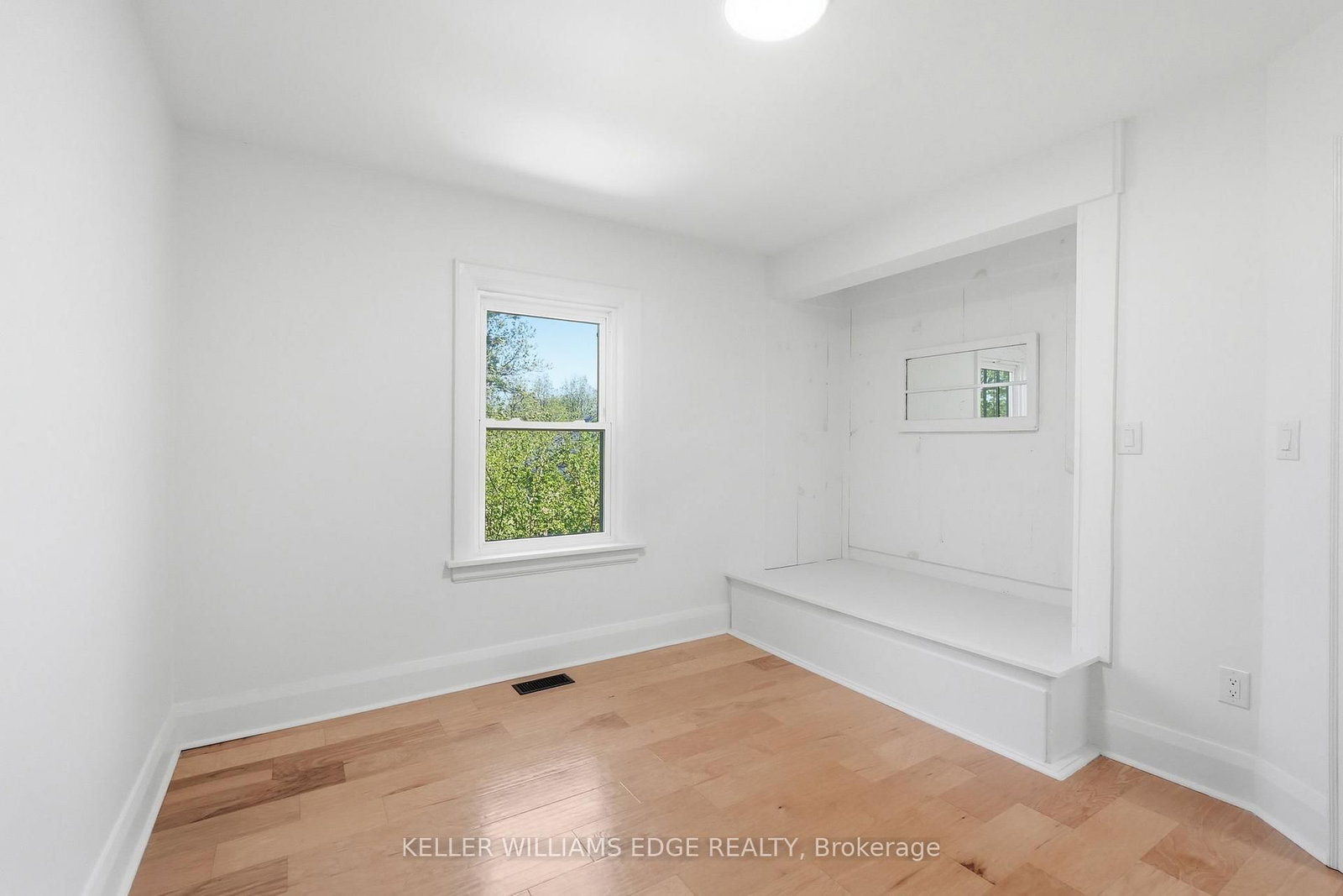 6123 Guelph Line • Burlington, ON photo 28