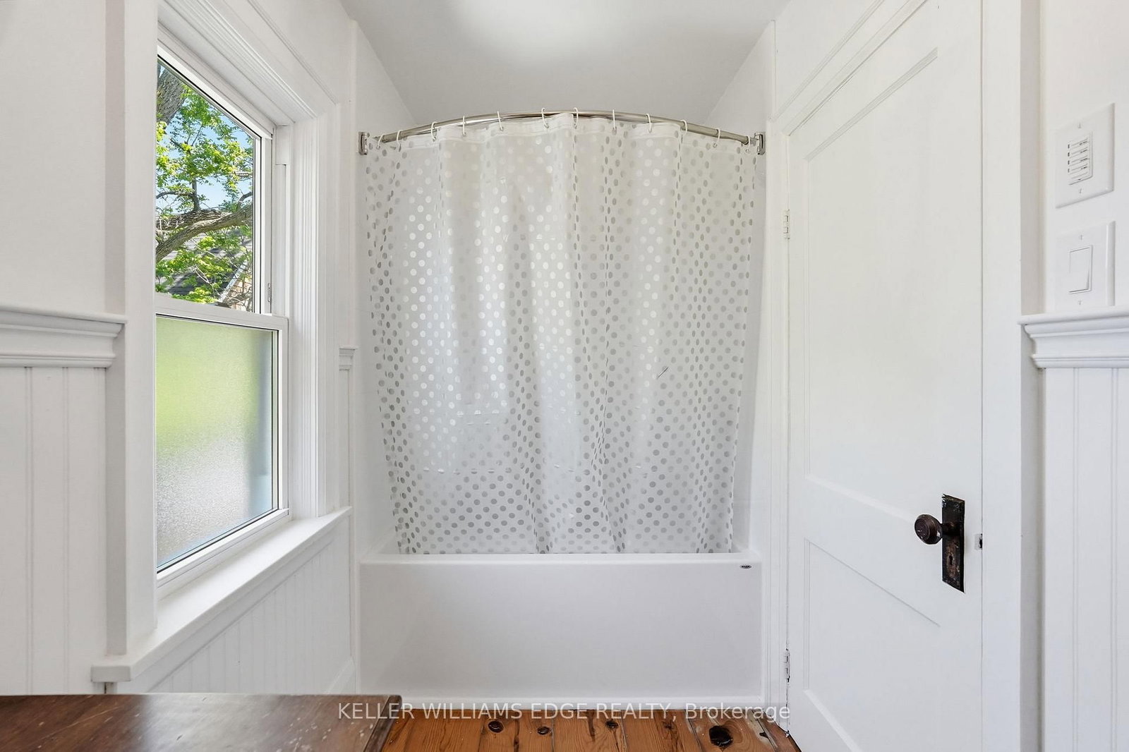 6123 Guelph Line • Burlington, ON photo 32