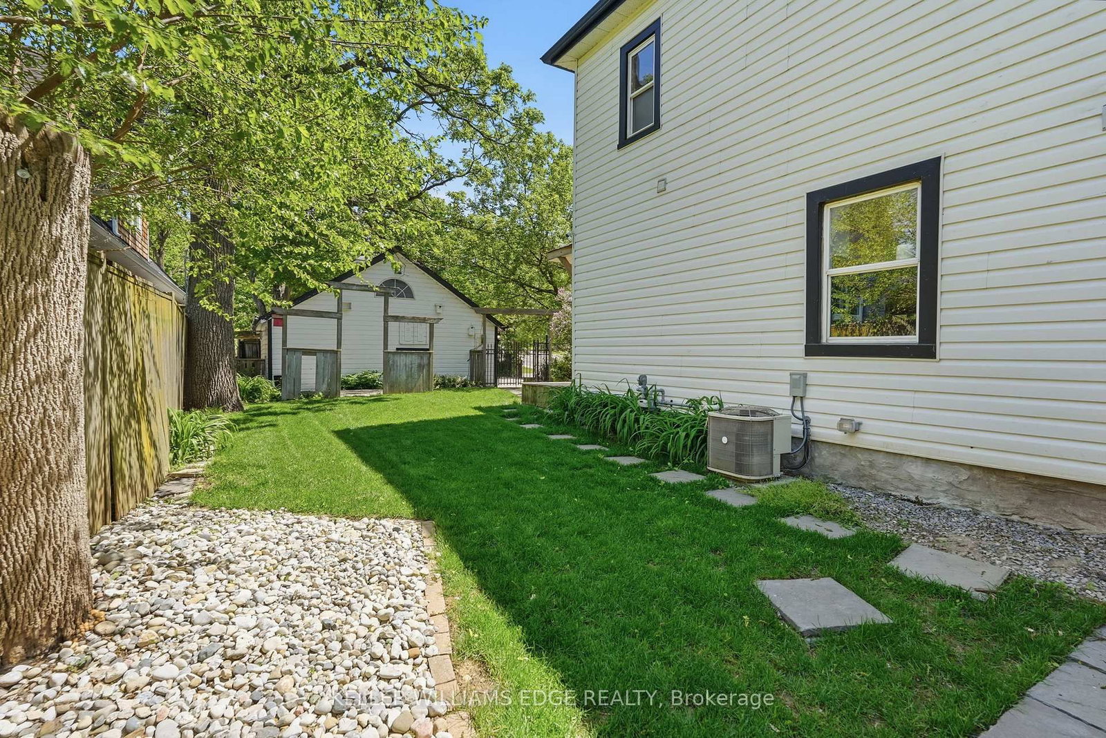 6123 Guelph Line • Burlington, ON photo 44