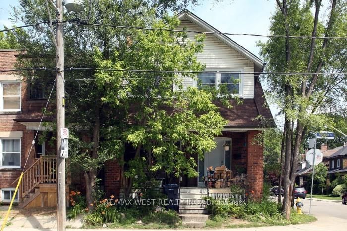 Upper Level-420 Annette Street, Toronto, ON