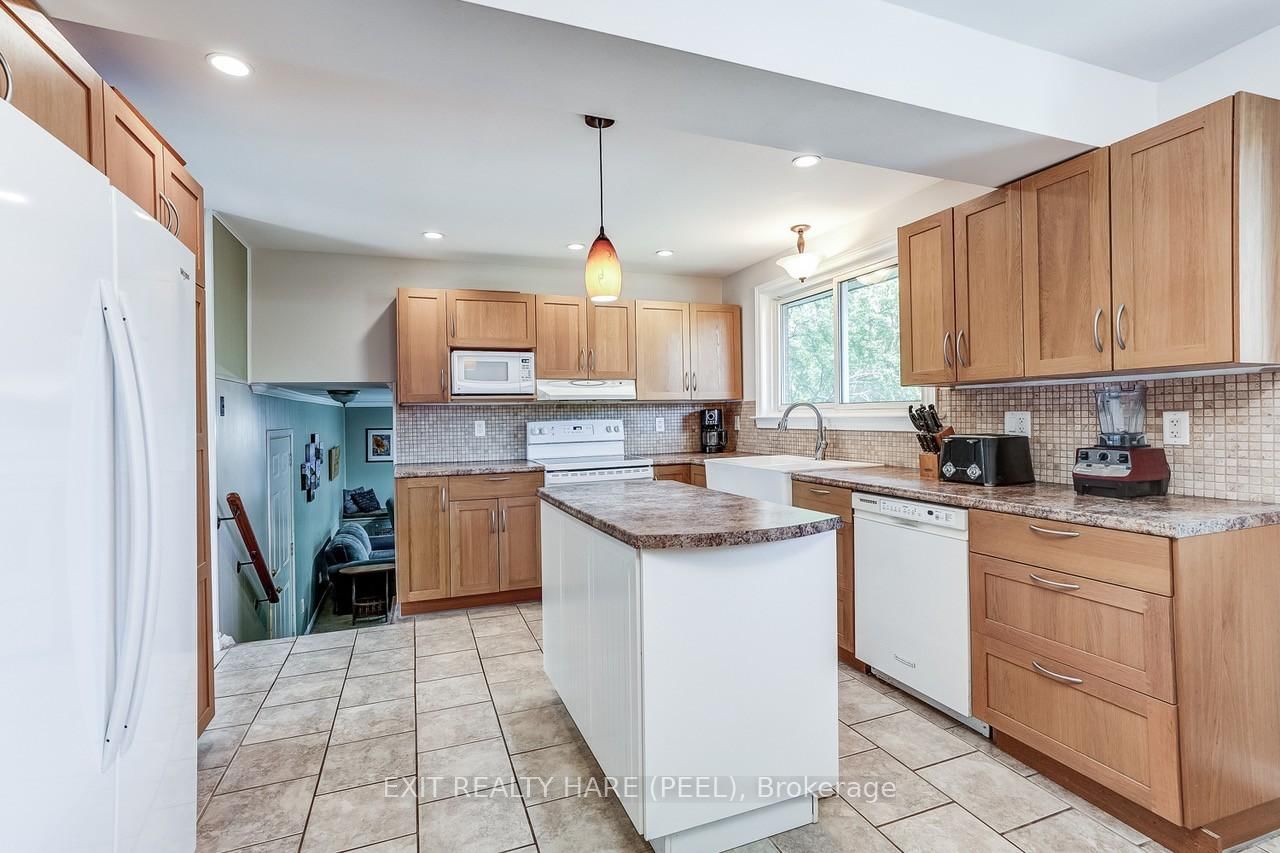 10 Duncannon Crescent • Brampton, ON photo 12
