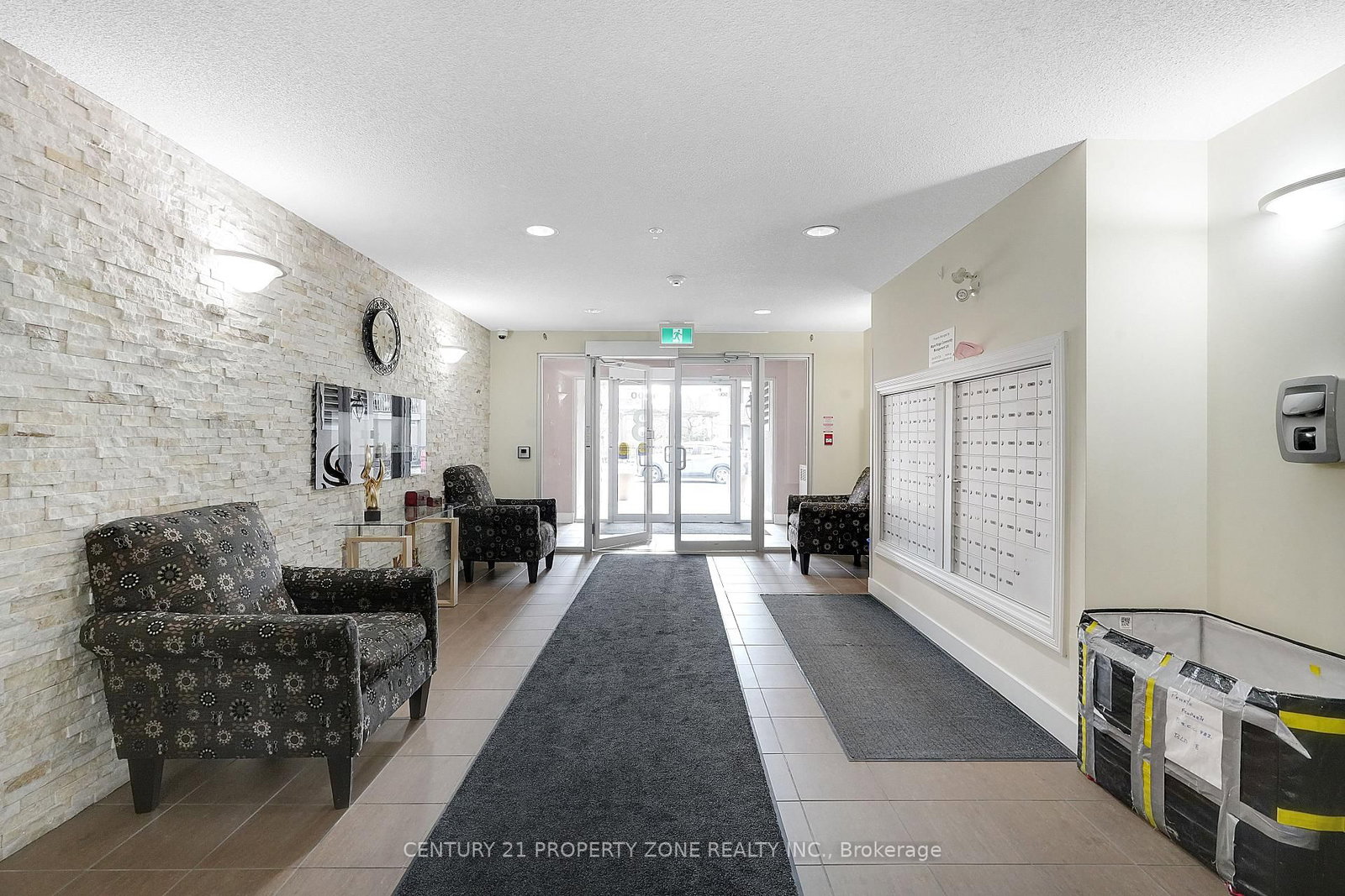 8 Dayspring Brampton,ON L6P 2Z7 — Photo 23