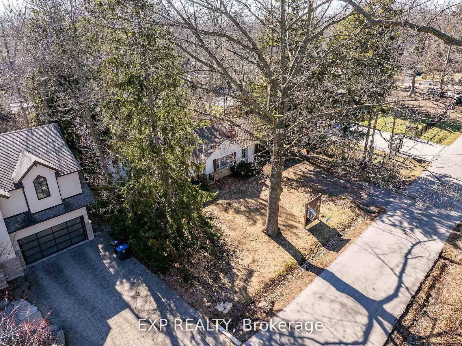 1252 Mona Mississauga,ON L5G 3A1