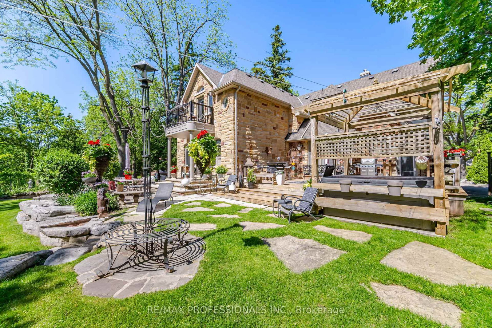 1114 Kipling Avenue • Toronto, ON photo 40