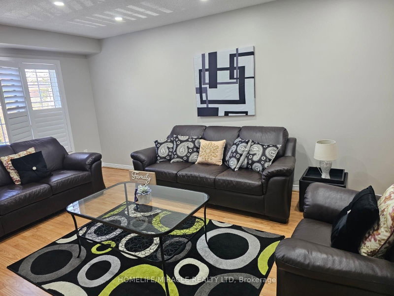 22 Domenico Crescent