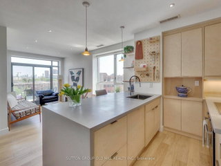 712 - 2495 Dundas Street W