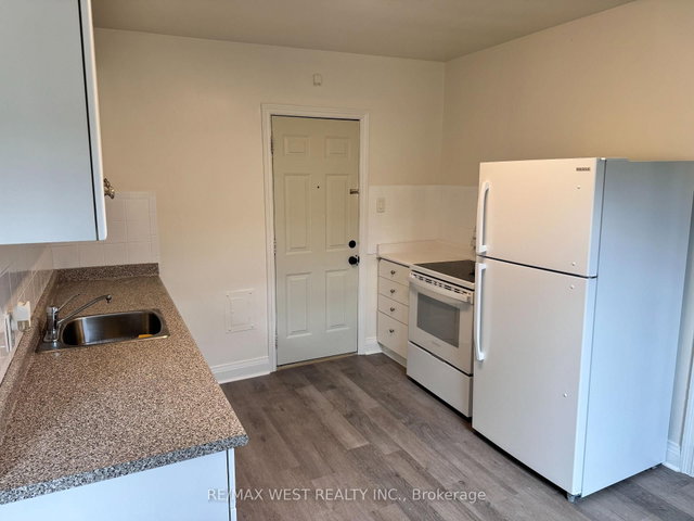 1 - 3393 Lakeshore Boulevard W