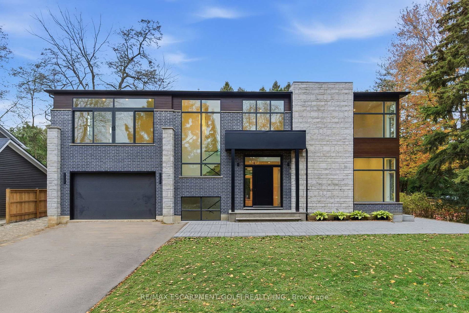 135 Secord Lane • Burlington, ON photo 2