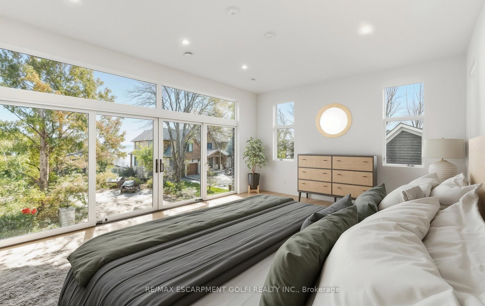 135 Secord Lane • Burlington, ON photo 22