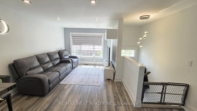 33 - 3020 Cedarglen Gate