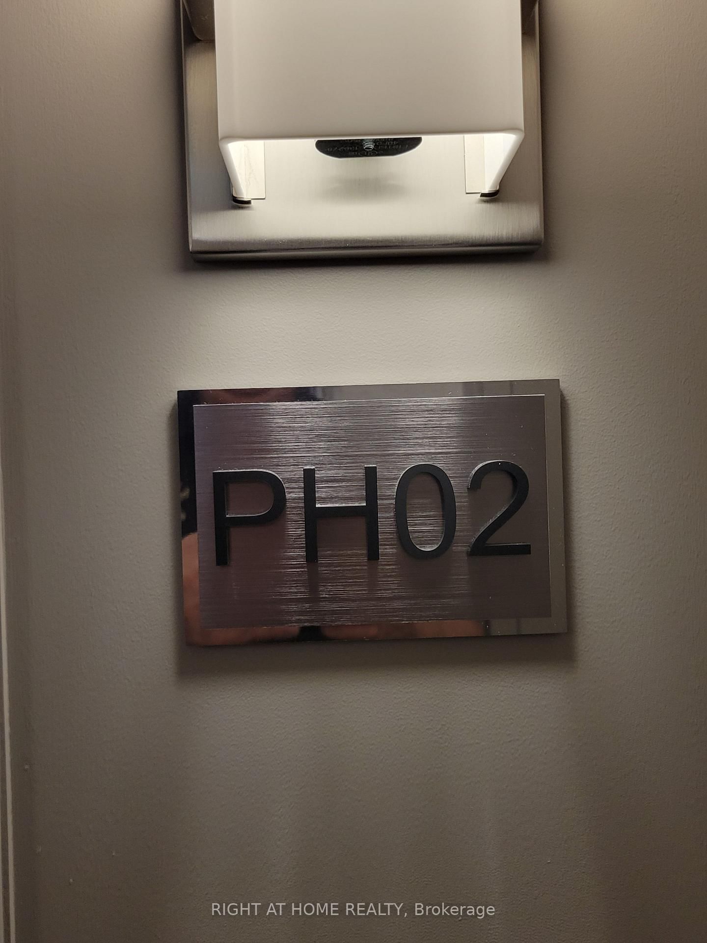 75 King Street E • #PH2 • Mississauga, ON photo 11