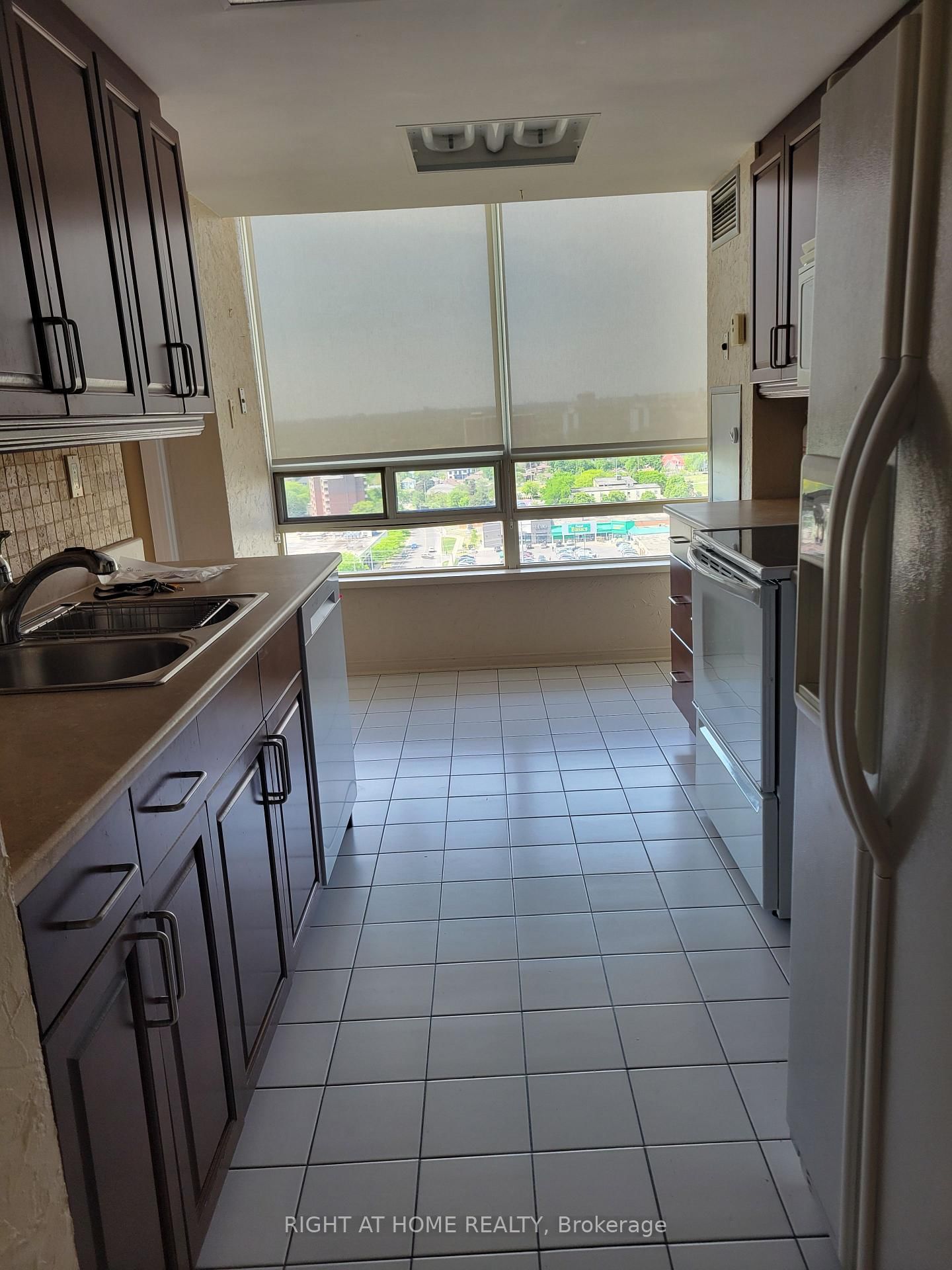 75 King Street E • #PH2 • Mississauga, ON photo 15