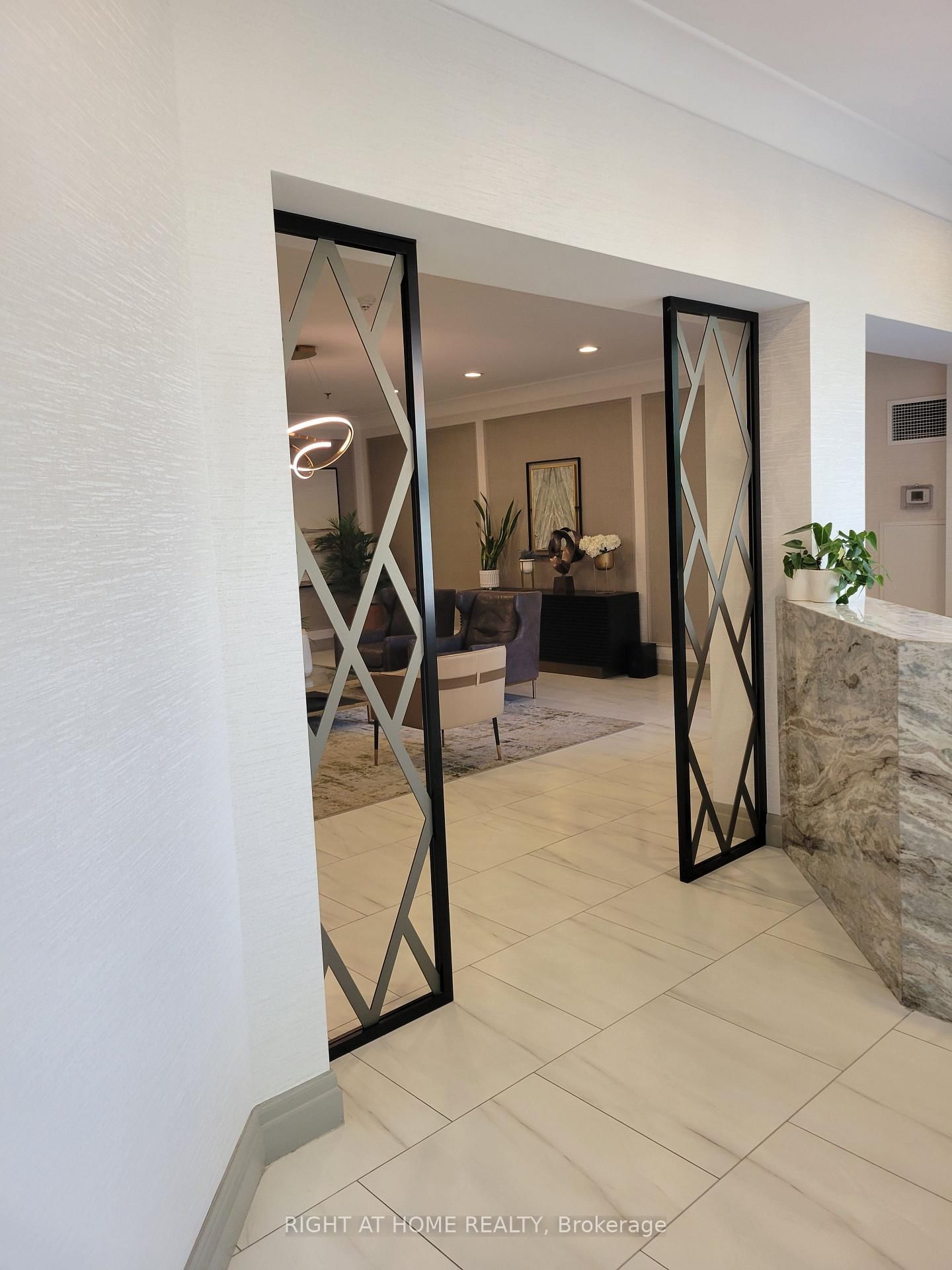 75 King Street E • #PH2 • Mississauga, ON photo 8