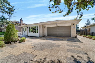 4-bed Detached House · 2765 Bushland Cres