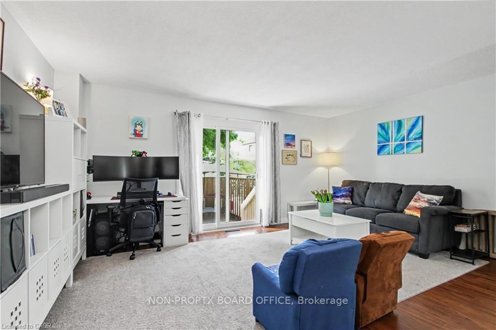 Townhouse sold at 26-1520 Sixth Line, Oakville, Ontario, L6H 2P2 - College Park - MLS: W13242544