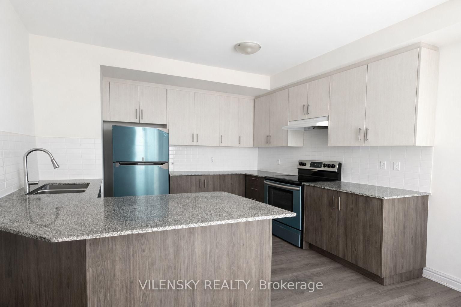 Townhouse for sale at 42-45 Knotsberry Circle, Brampton, Ontario, L6Y 6G1 - Bram West - MLS: W13242584