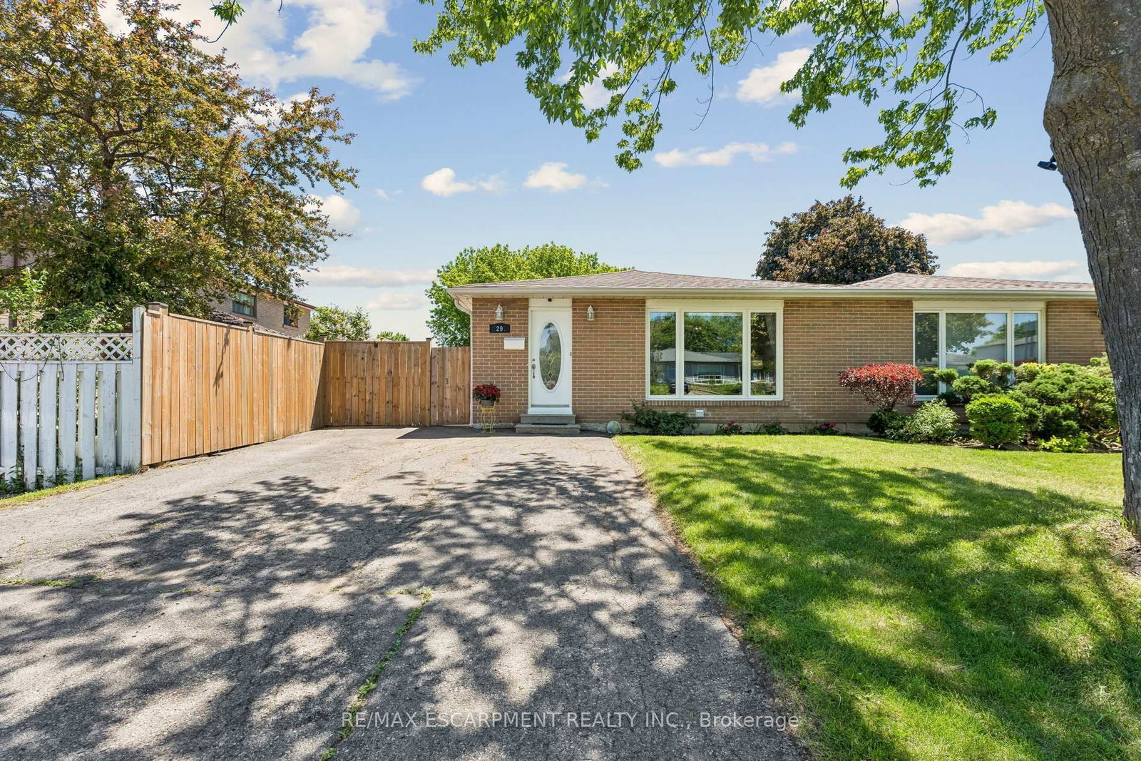 29 Deeside Crescent • Brampton, ON photo 4