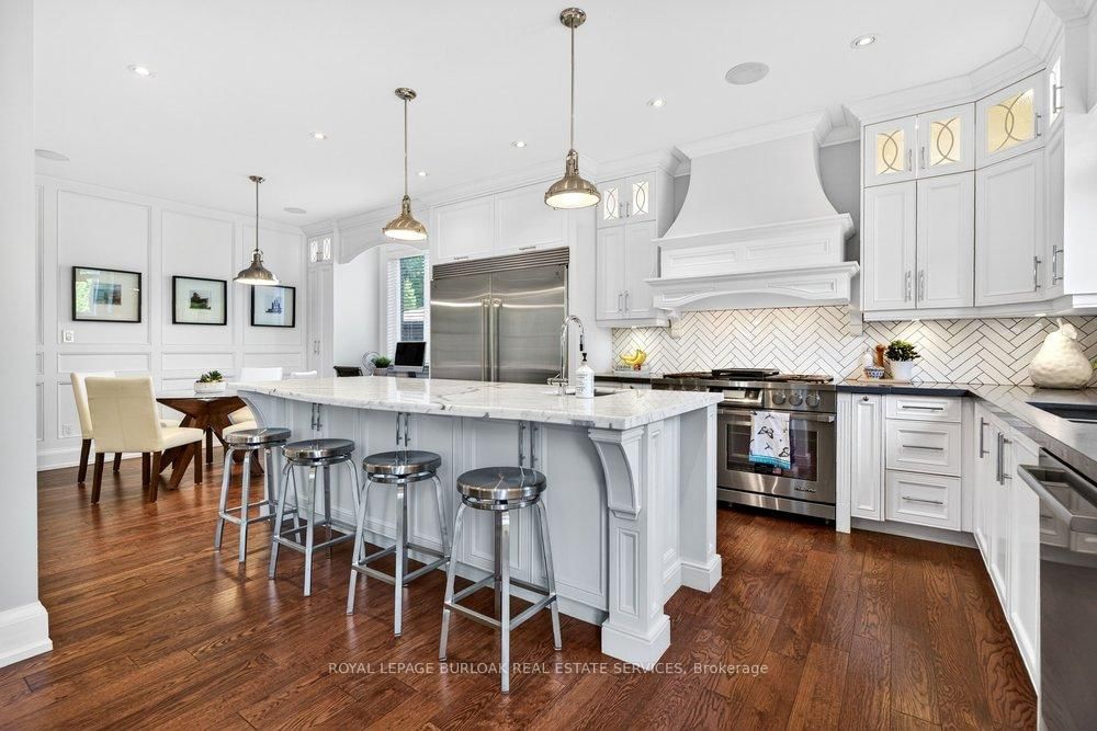 2470 Applewood Drive • Oakville, ON photo 10
