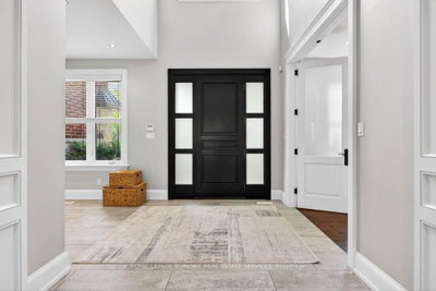 2470 Applewood Drive • Oakville, ON photo 2