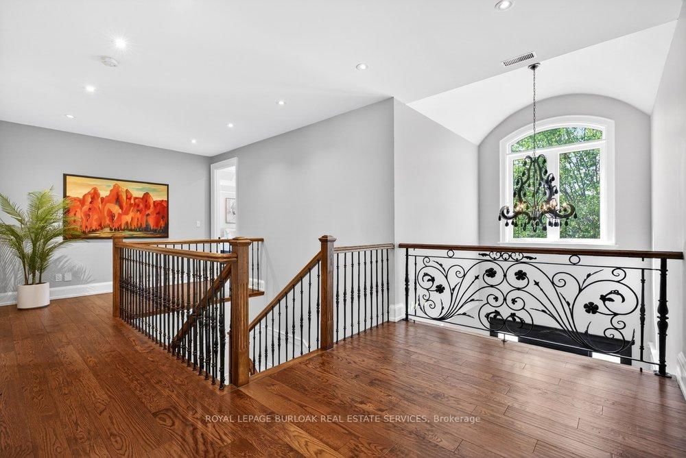 2470 Applewood Drive • Oakville, ON photo 20