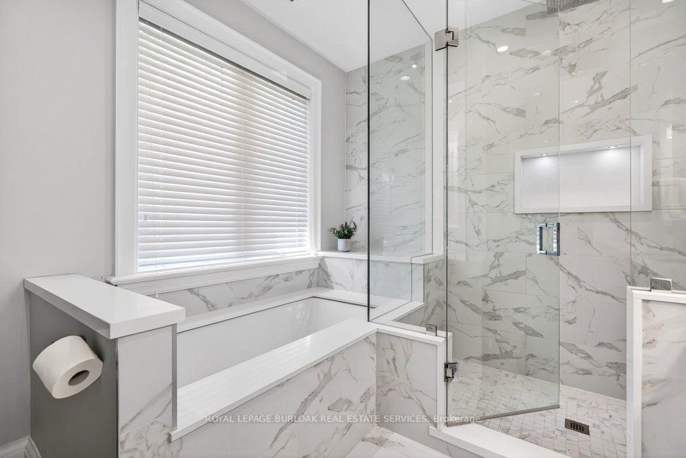 2470 Applewood Drive • Oakville, ON photo 25