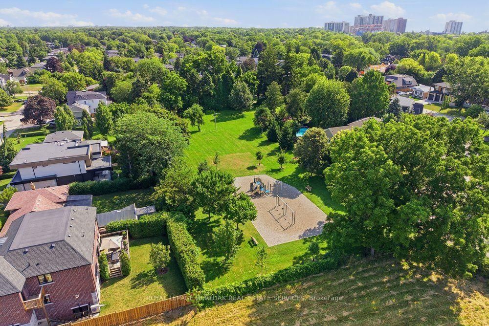 2470 Applewood Drive • Oakville, ON photo 47