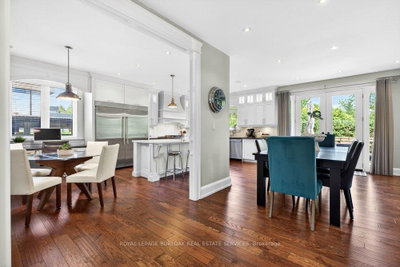 2470 Applewood Drive • Oakville, ON photo 9