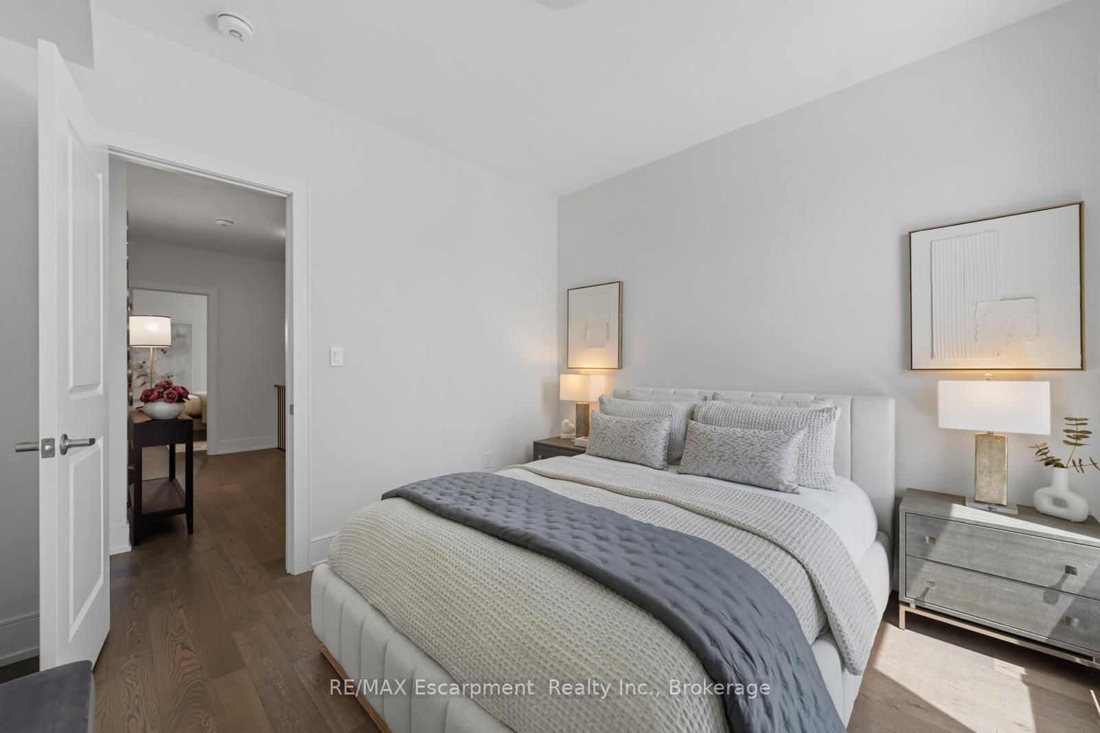 2280 Sovereign Street • Oakville, ON photo 29
