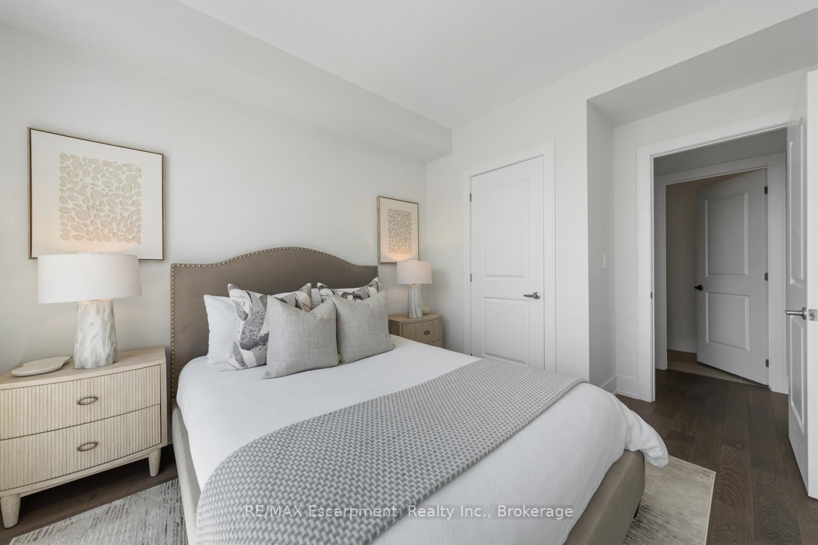 2280 Sovereign Street • Oakville, ON photo 33