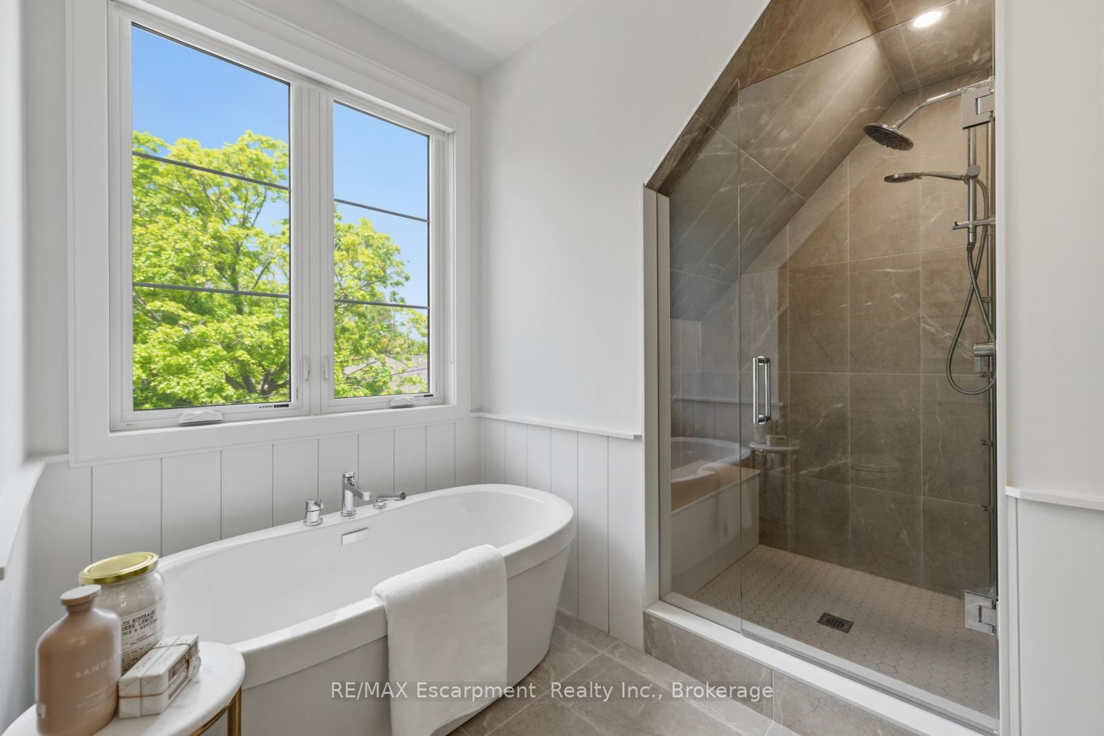 2280 Sovereign Street • Oakville, ON photo 39