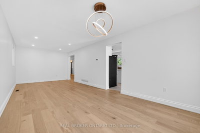 4326 Waterford Crescent — photo 5
